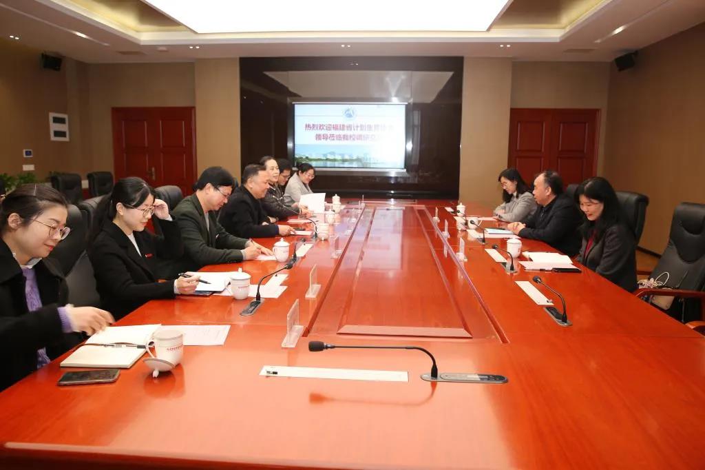 会领导刘腾发到高校调研青春健康项目工作 - 新闻中心 - 东南网